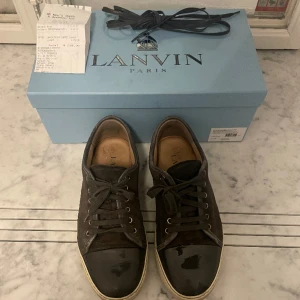 Lanvin Skor - Hej jag säljer nu mina lanvin i färgen Mörk grå i 9/10 skick i storlek 43 Kvitto, box och OG snören följer med Nypris 4300 | Mitt pris 2699