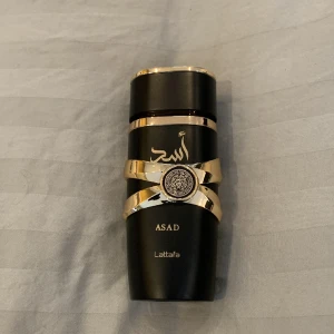 Parfym samples  - Hej om ni vill köpa samples i Lattafa Asad skriv till mig då. 10ml 100kr, 5ml 60kr, 2ml 28kr