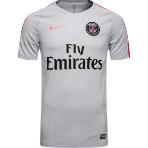 Säljer en riktigt fet Paris (PSG) fotbolls T-shirt som är som ny.