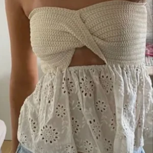 Snygg topp - Zara topp i st s, nästan helt oanvänd och vi bra skick! Skriv för fler bilder! 