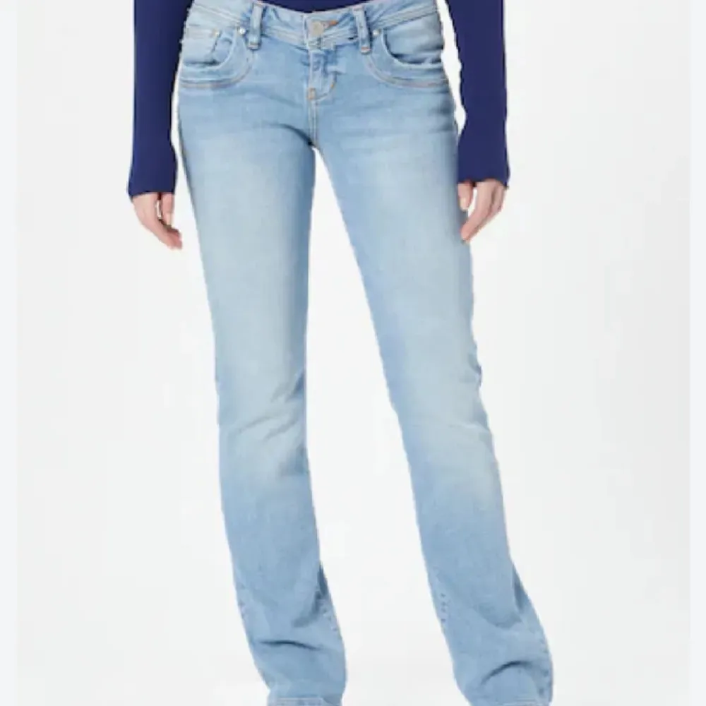Blå LTB jeans storlek 29/32, bra skick, slutsålda på hemsidan, . Jeans & Byxor.