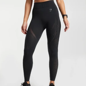 Gymshark tights - ”warp knit tights” från gymshark! 🌸 Aldrig använda så de är i nyskick! Köpta för 750kr, slutsålda på hemsidan