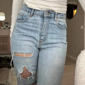 Zara jeans med slits vid ankeln. 