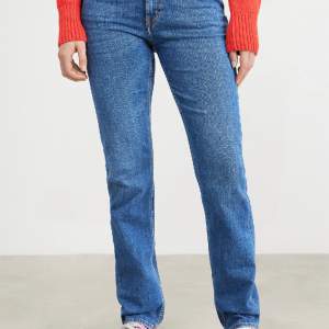 Säljer mina tidlösa Tiger of Sweden jeans som blivit för små. Nypris 1 495, säljer för 1000 (pris kan diskuteras) Använd fåtal gånger. OBS mina jeans är en nyans mörkare än på färgen modellen bär, kolla sista bilden❤️