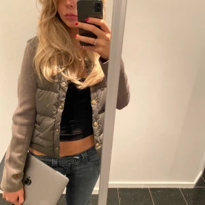 Busnel Cardigan - Säljer min fina busnel cardigan i färgen olive/khaki! Storlek 36! 