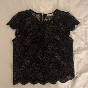 Spets tröja  - Säljer min otrolig fina tröja❤️ använd 1 gång då ja testade den❤️super fint skick