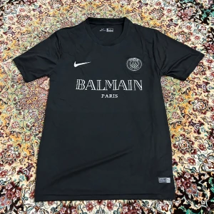 PSG Balmain tröja  - En Psg balmain tröja som jag köpte i fel storlek den är i storlek M