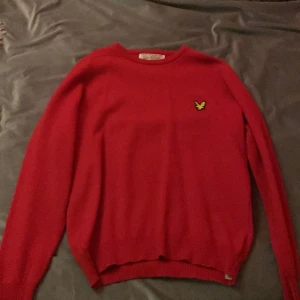 Lyle & skott sweatshirt  - Jag säljer nu min lyle & skott sweatshirt för den är för stor för mig. 8/10 på tröjan 
