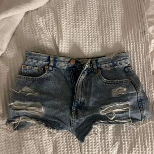 Jätte snygga jeans shorts perfekta för sommaren, dem passar tyvärr inte mig längre💗