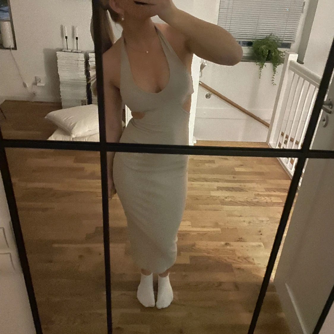 Grå beige lång klänning  - 90