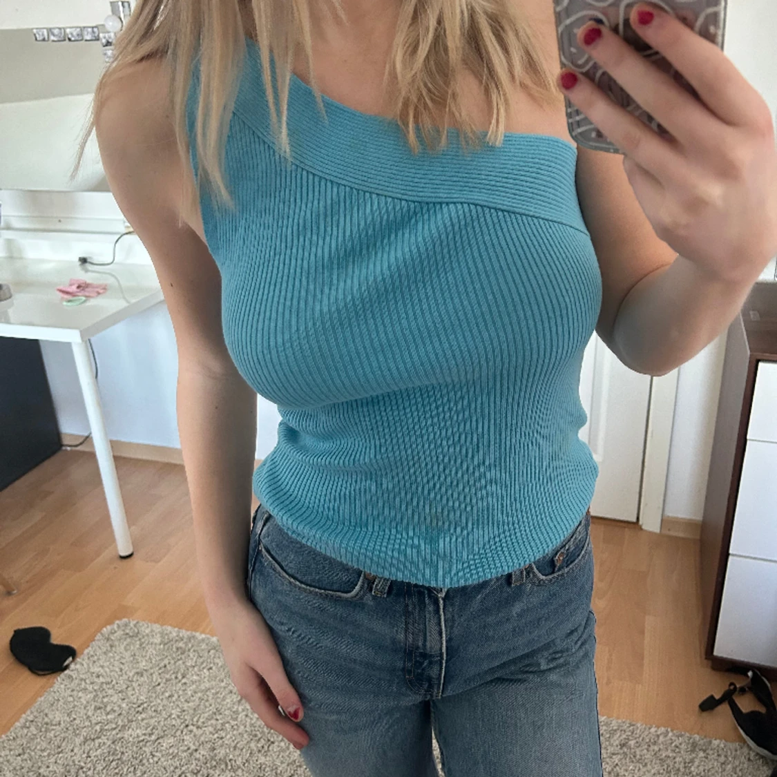 Blå topp med en arm - 90