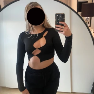 Fest topp - Svart festtopp, går att ha åt båda hållen