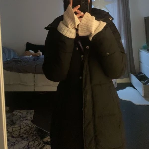 Vinter jacka  - Säljer denna sea side jackan för måste få utrymme på jackor ordinarie pris för denna är 699kr och håller mig rätt så varm och är en perfekt jacka för denna vintern 