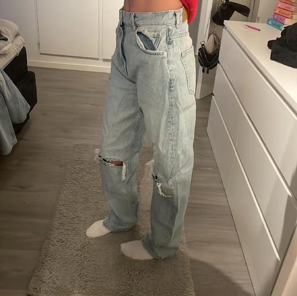 Håliga jeans från Gina, knappt andvända o inga defekter. Baggy o Perfekt länge . Jeans & Byxor.