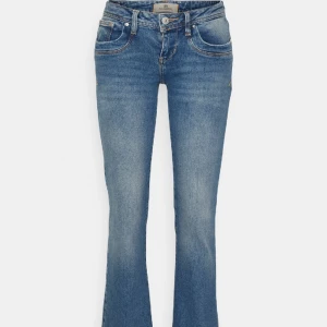 Ltb jeans  - Säljer mina ltb jeans i färgen blue addicted! De är i storlek 25 i midjan och 30 i längden💕nypris 800 kr 