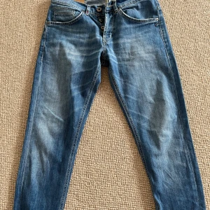 Dondup jeans - Feta jeans från dondup som jag säljer för dom är för små. Inga defekter. Pris kan diskuteras 