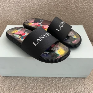Lanvin slides - Riktigt feta Lanvin slides som är oanvända och perfekta för sommaren. Allt og medföljer. Snabb leverans 🚚