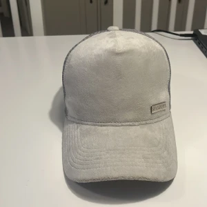 Maggiore  - Säljer min maggiore keps, mycket oandvänd, mycket bra skick nypris 550kr (one Size) 