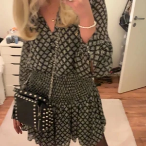 Klänning - Klänning