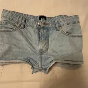 Jeansshorts  - Jeansshorts från lager 157 som ej säljs längre  Inga stigar eller fläckar 