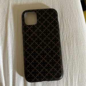By Malene Birger mobilskal  - Hej säljer detta jätte fina mobilskal ifrån By Malene Birger. Har inte används så mycket. iPhone 11💗💗