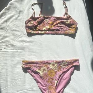 bikini - säljer min bikini från gina. Aldrig använd. Säljs inte mer på ginas hemsida. Köptes för 300 kr, Skriv för fler bilder🫶🏼