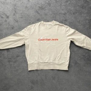 Calvin Klein sweatshirt  - Bara använd nåra gånger