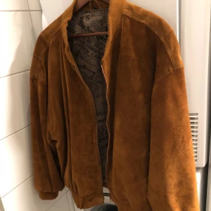 Vintage mockajacka  - Köpt på secondhand, oversize modell. Lite nopprig i kragen men går nog att ta då bort. 
