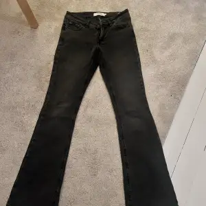 Junkyard jeans, bootcut och Lågmidjade i storlek i XS, nypris 500kr och oanvända.