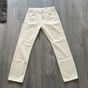 Dobber jeans - Säljer ett par helt nya jeans ifrån Dobber i modellen ”Ante straight fit”. De är aldrig använda och säljes eftersom de inte passar mig.