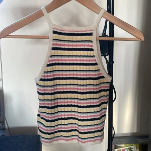 Somrigt linne  - Linne i bra skick, sparsamt använd. Väldigt bekväm och perfekt inför sommaren.