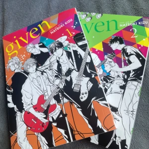 1 + 2 Given manga böcker  - Både 1 och 2 manga av Given. Helt utan märken,smuts och kladd. Skriv om frågor 🤍
