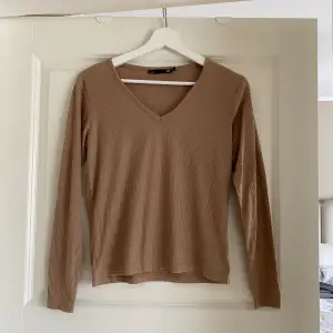 Ljusbrun tröja från Lager 157, endast använd få gånger. 