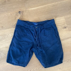 Bondelid linneshorts - Riktigt fina linneshorts från Bondelid till sommaren, använda 2 gånger, skick 10/10. 