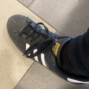 Adidas skor - Är lite använda