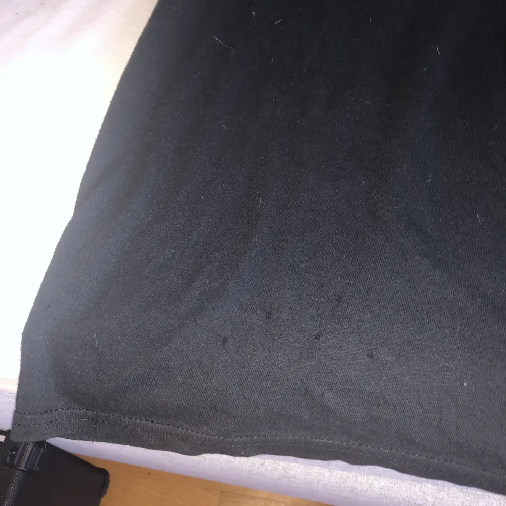 Lifelover pulver t Shirt från Rockzone size M inga flaws förutom att de är små hål som man ser på sista bilden. T-shirts.