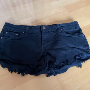 Jeans shorts från Gina ”perfect jeans”, storlek 36, använda några gånger.