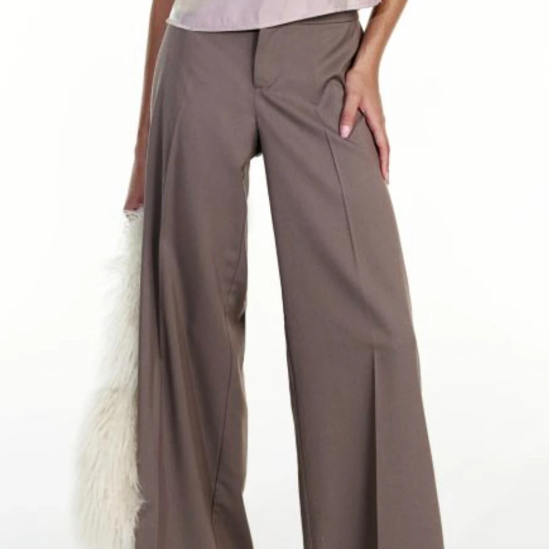 Kostymbyxor i gråbrun färg