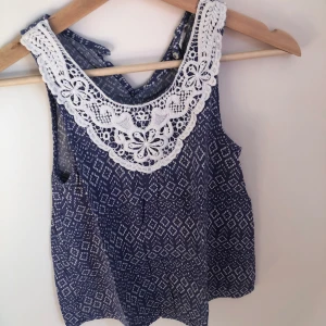 Sommar blus: Kappahl  - Fin sommar blus från Kappahl. Använd med i super skick. 