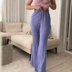 Byxor - Superfina byxor från other stories, för stora för mig därav bilderna. 