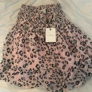 By malina kjol - Aldrig använd Prislappen är kvar 