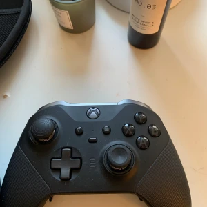 Xbox one elite dosa  - Bra skicka utan laddar kabel 