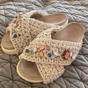 Inuikii tofflor stl 38 - Köpta på plick förra veckan men passade  inte. Fina nypris 2700 säljes 1500