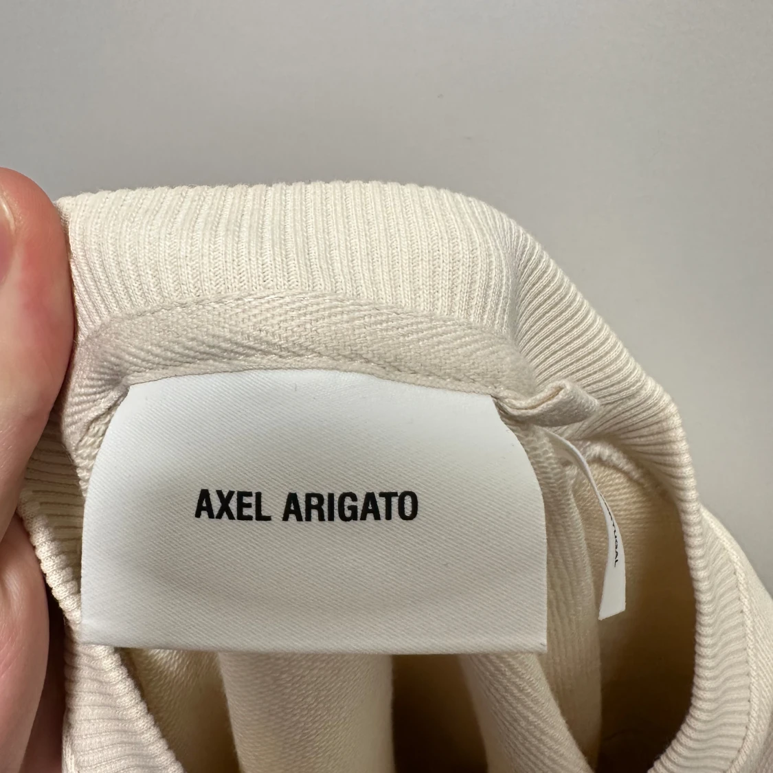 Axel arigato beige tröja  - 91