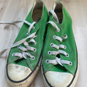 Converse - Gröna Converse i strl 36💕