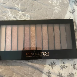 Makeup revolution  - Använt några gånger köptes för 100kr