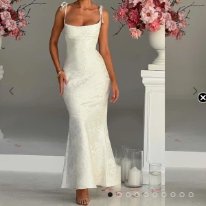 Bal klänning  - Köpte den från BABYBOO, aldrig använt då klänningen levererades för sent. Perfekt för bal och andra festliga tillfällen.