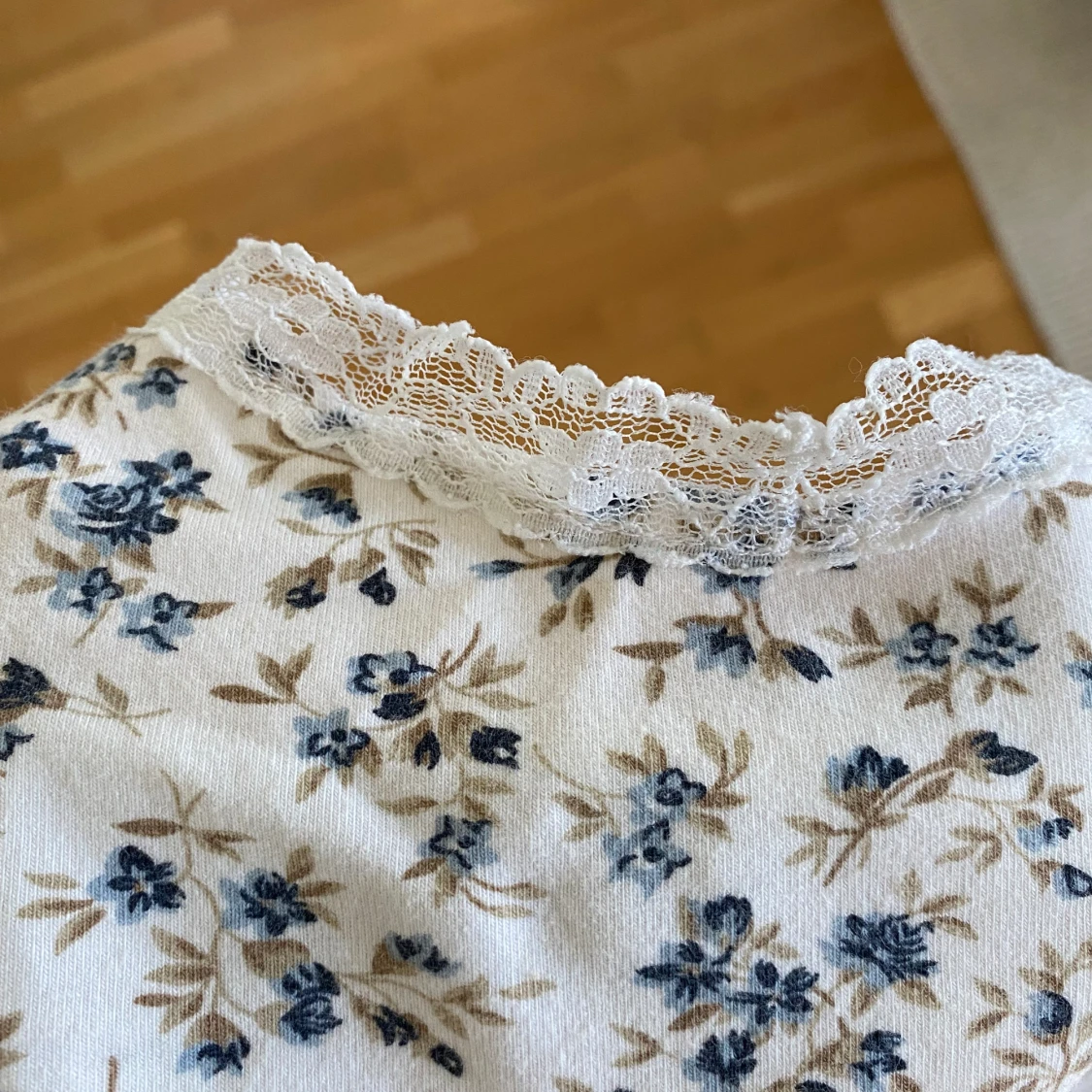 Blommigt gulligt linne - 91