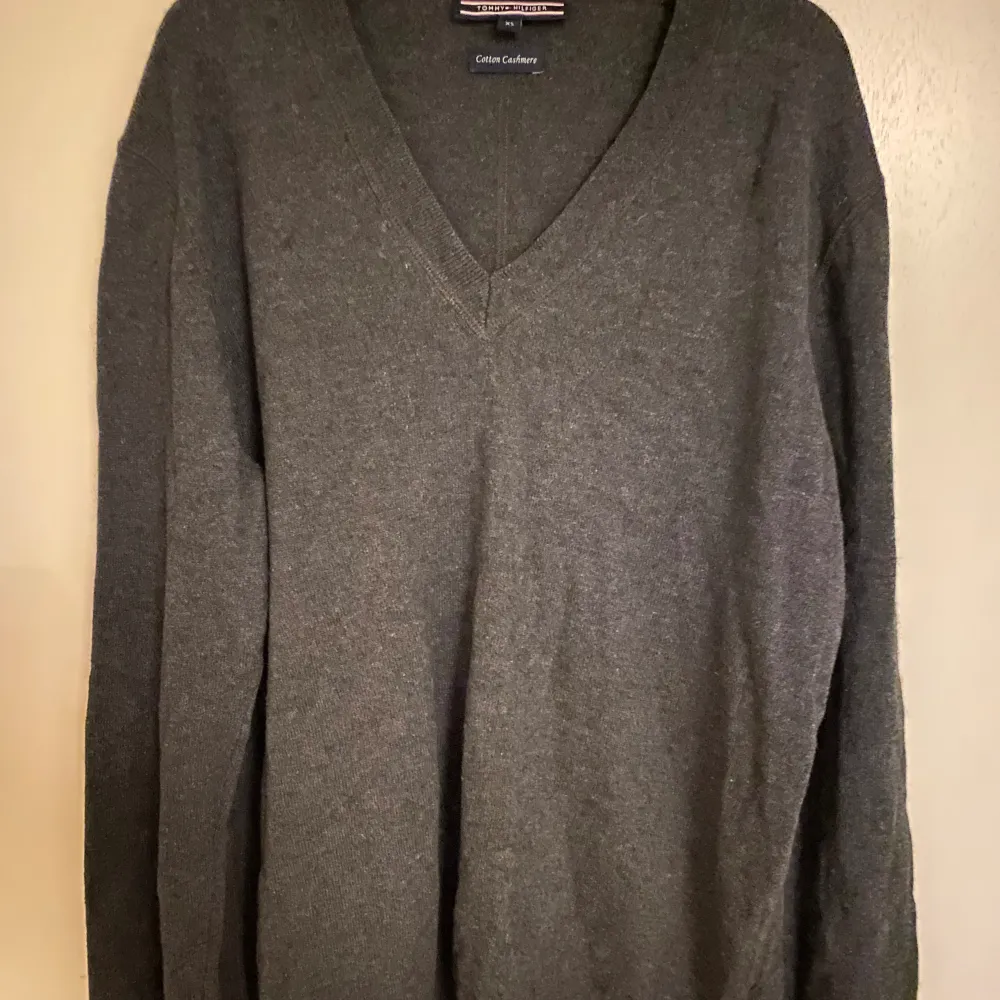 Tommy Hilfiger pullover i cashmere. . Neuletakit & Villapaidat.