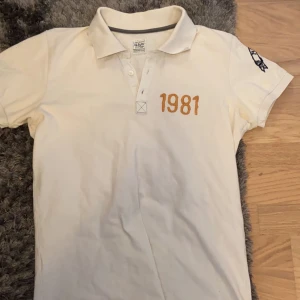 Vintage peplay pikétröja  - Vintage replay pikétröja i storlek medium💕